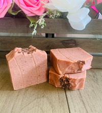 Load image into Gallery viewer, Lavender&amp;Beet-Root Soap
