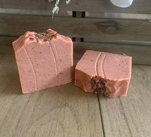 Load image into Gallery viewer, Lavender&amp;Beet-Root Soap
